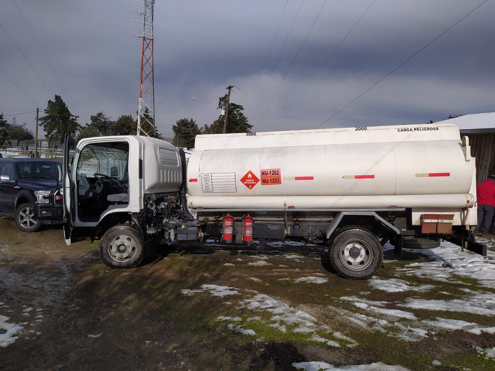 Vista lateral del camión RXLL-92 utilizado para el reparto de diésel